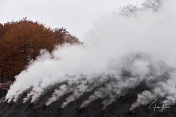 Calor, humo, hollín es todo lo que nos rodea Calor, humo, hollín es todo lo que nos rodea